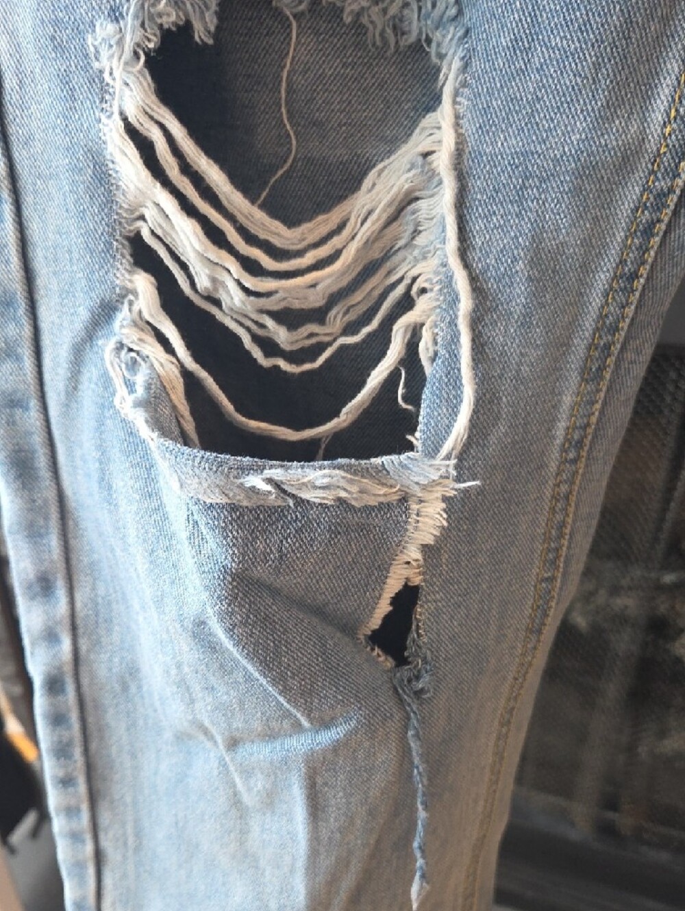PrettyLittleThing Ripped Jeans - Picture 5 of 10